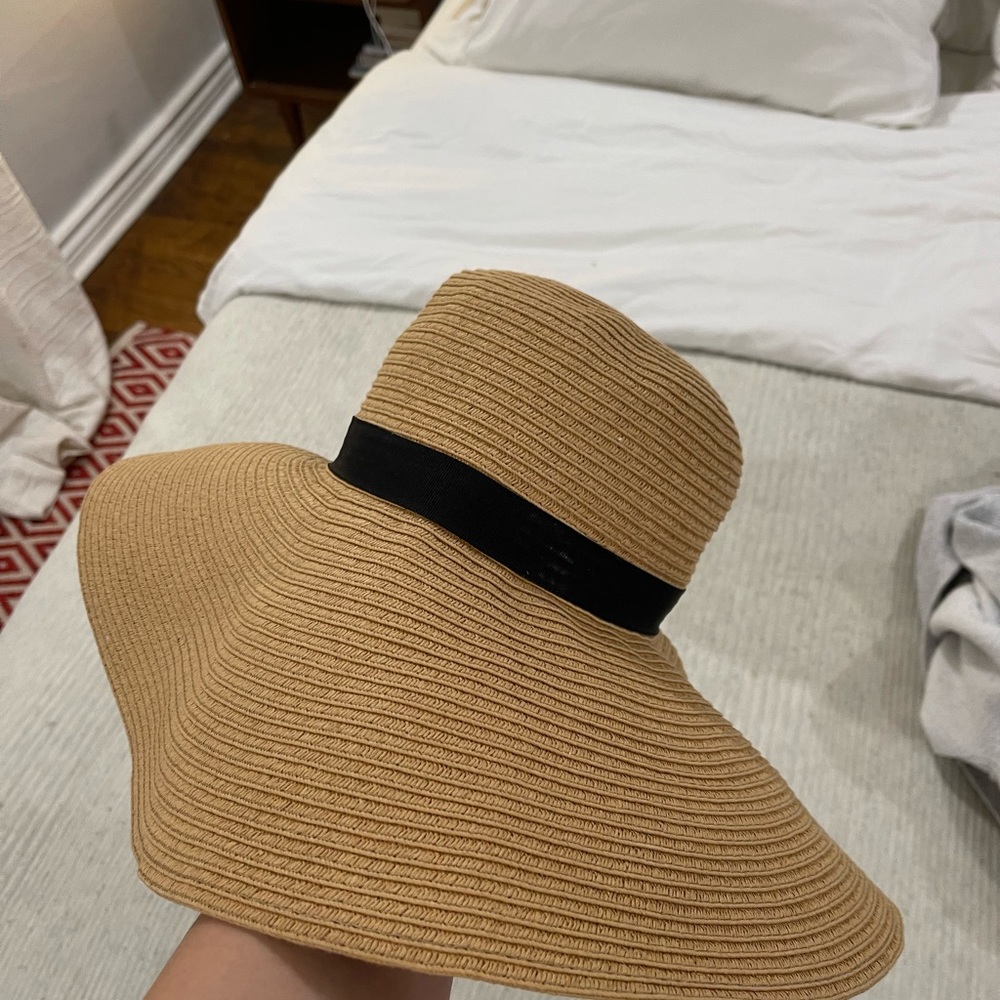 Main Character Wide Hat - Picture 2 of 3